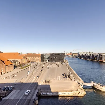 Luxury Harbourfront Penthouse With Private Rooftop Apartment *