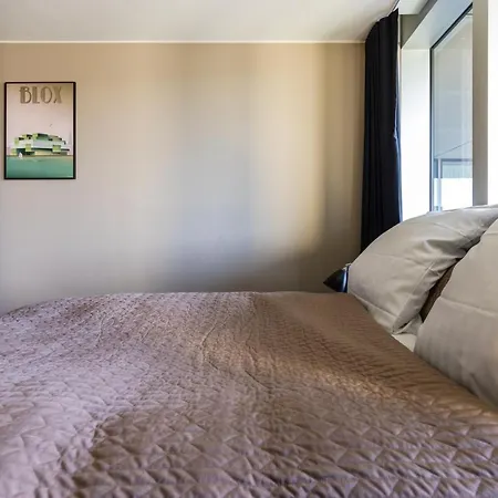 Luxury Harbourfront Penthouse With Private Rooftop