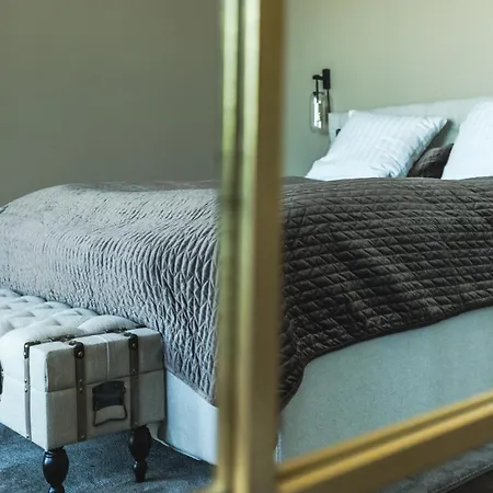 Luxury Harbourfront Penthouse With Private Rooftop Apartment *