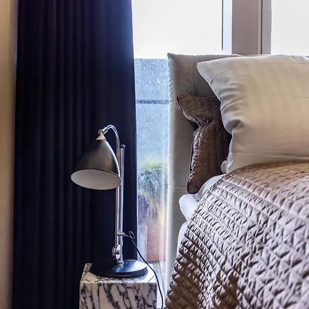 Luxury Harbourfront Penthouse With Private Rooftop Apartment