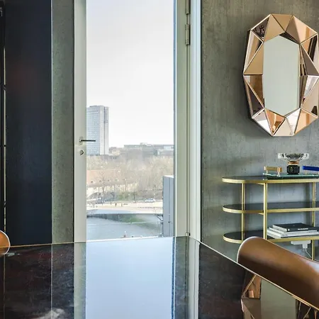 Luxury Harbourfront Penthouse With Private Rooftop Apartment *